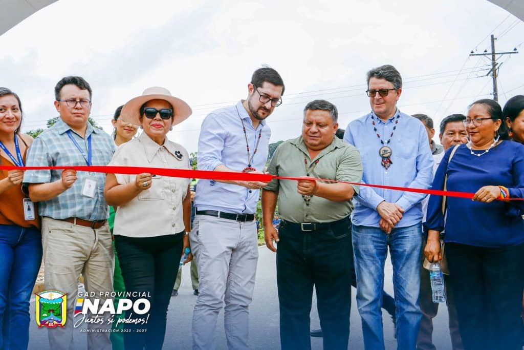 39 la prefectura de napo inauguró la tercera etapa de la vía al ahuano (5 junio)