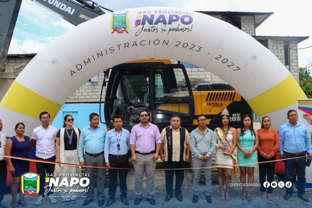 56 entrega de una excavadora parroquia tálag (14 de junio)