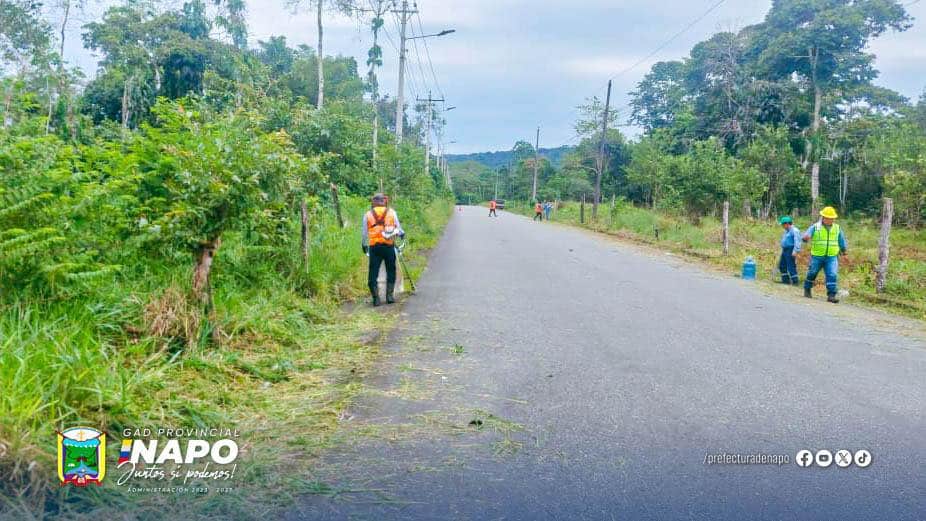 90 mantenimiento vial en la ruta puerto napo – misahuallí ( 14 julio)