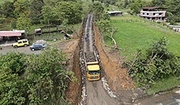 Obras-para-el-desarrollo-comunitario-en-Quijos-y-El-Chaco