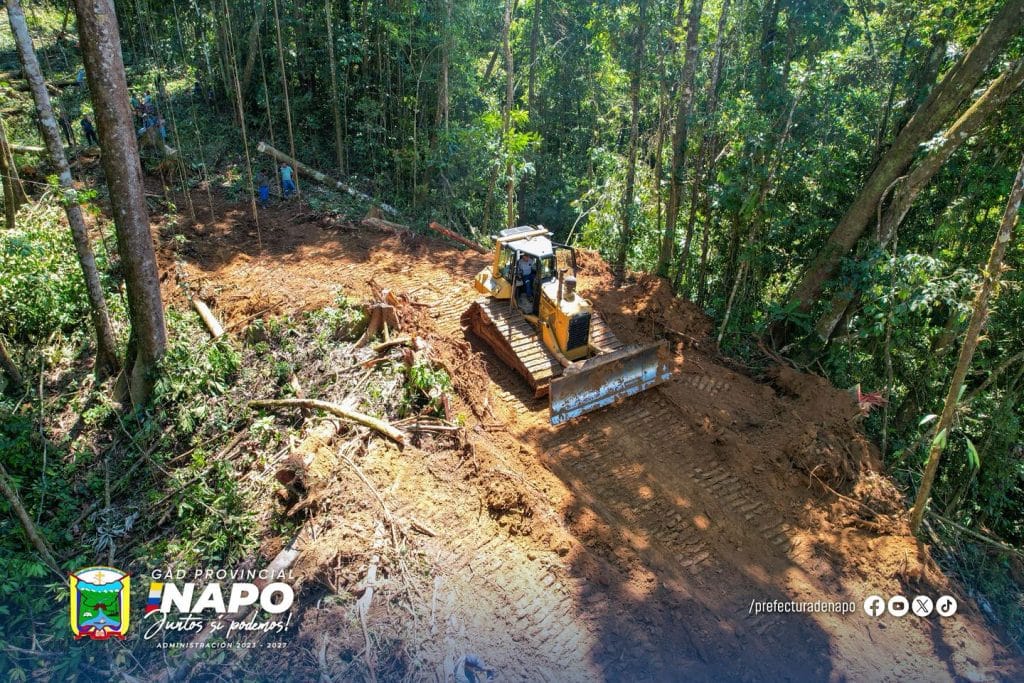 apertura de la nueva carretera peñas yaku – atuni urku, parroquia talag, cantón tena