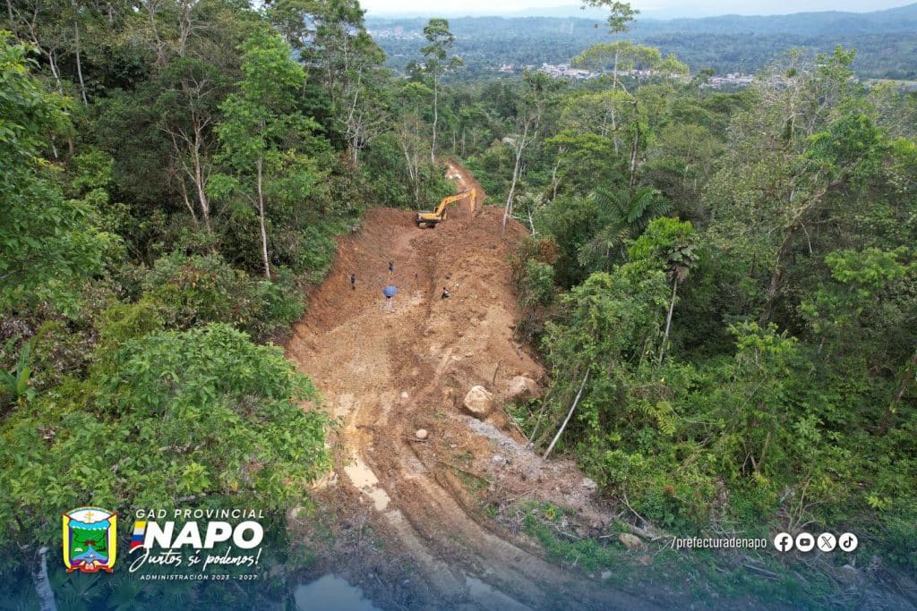 apertura y lastrado de 700 metros de vía en el sector pullurcu