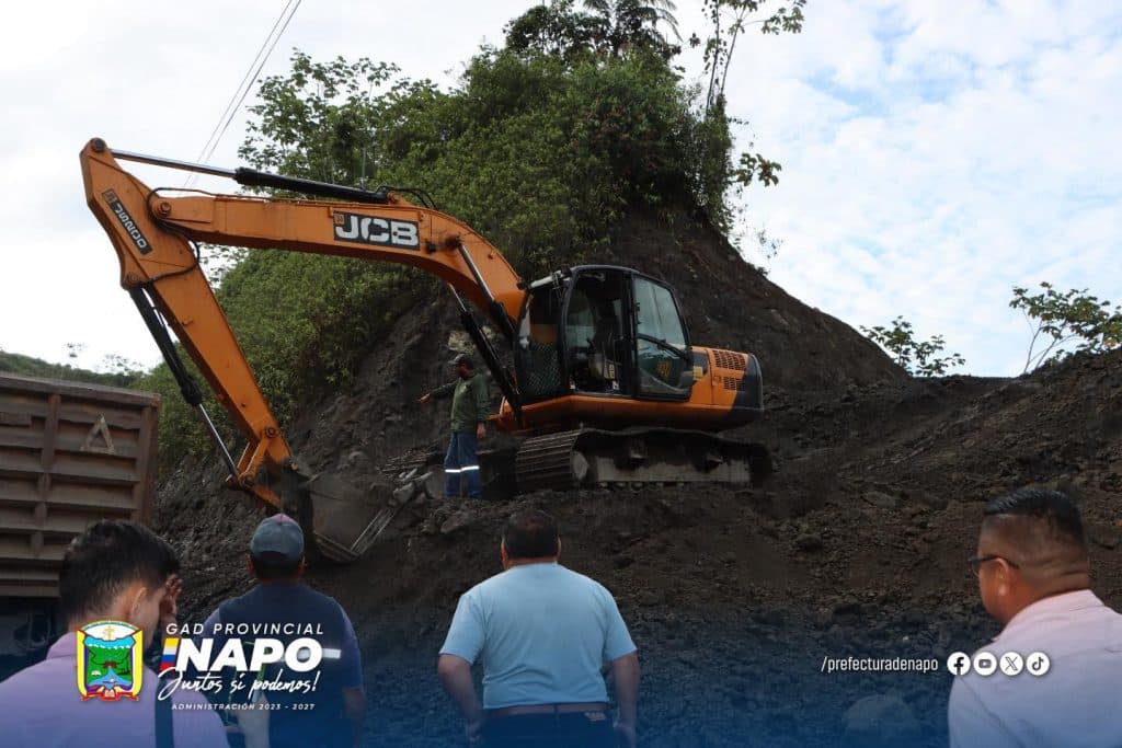 apertura y lastrado de la vía urti yacu