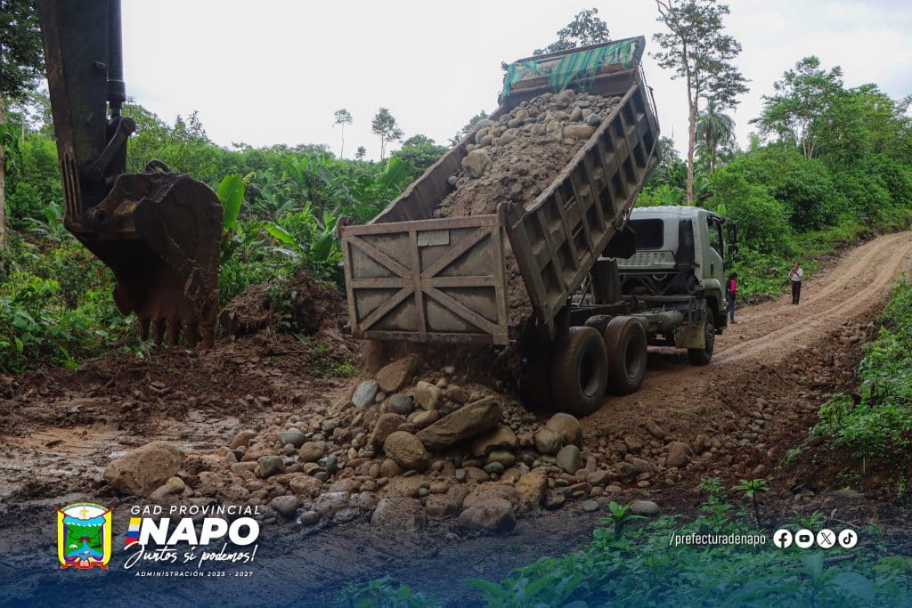 apertura y lastrado vial en wayusa loma fortalecen la conectividad de san agustín