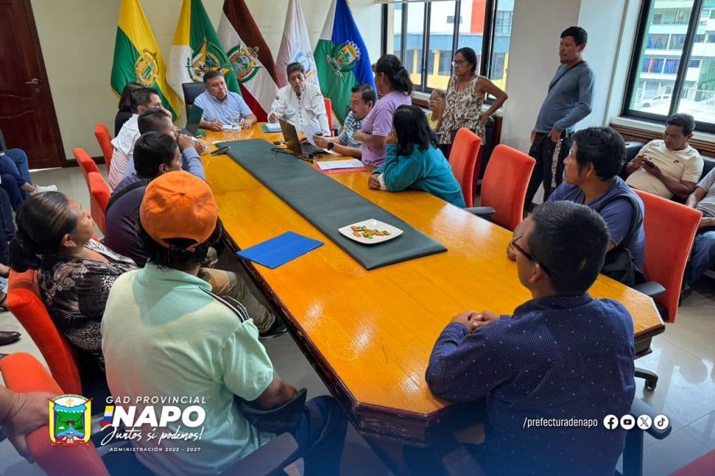 atención a delegaciones comunitarias y parroquiales – edificio principal de la prefectura de napo