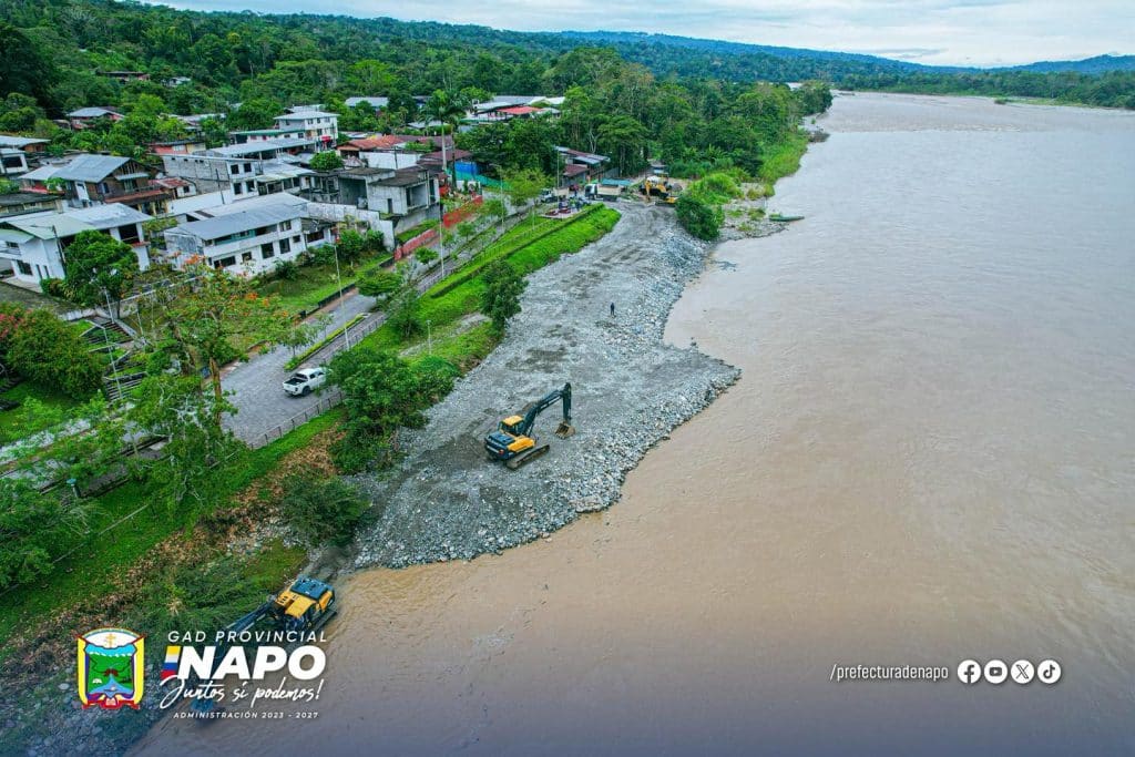 construcción del acceso al río napo pto napo