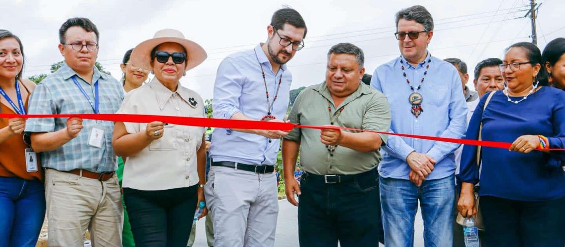 39 la prefectura de napo inauguró la tercera etapa de la vía al ahuano (5 junio)