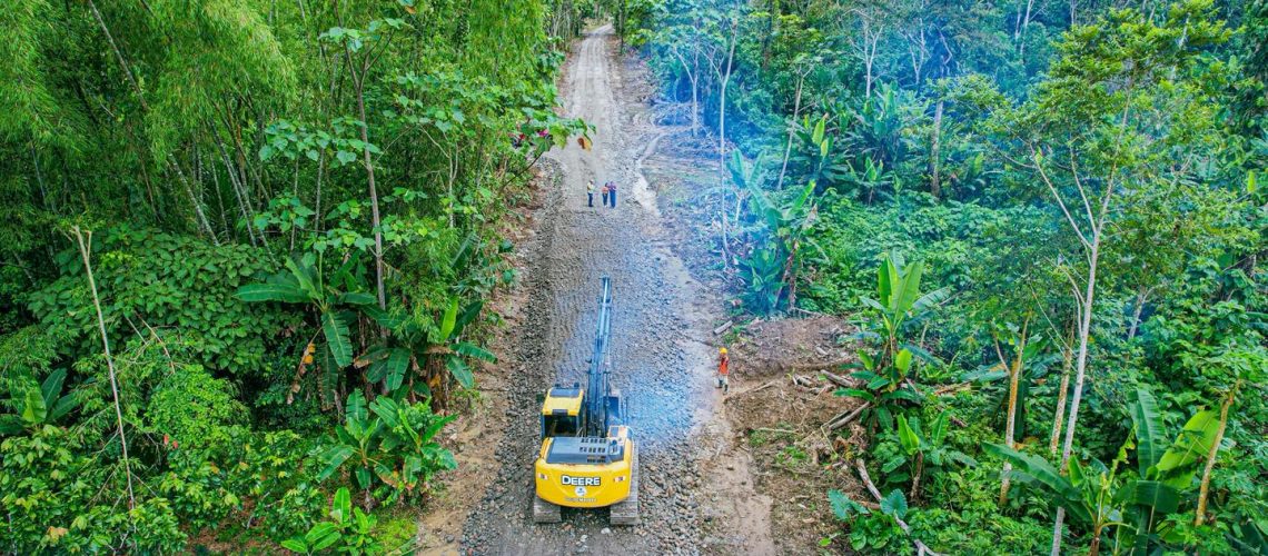 41 obra en marcha apertura y lastrado de vía en la parroquia ahuano (6 junio)