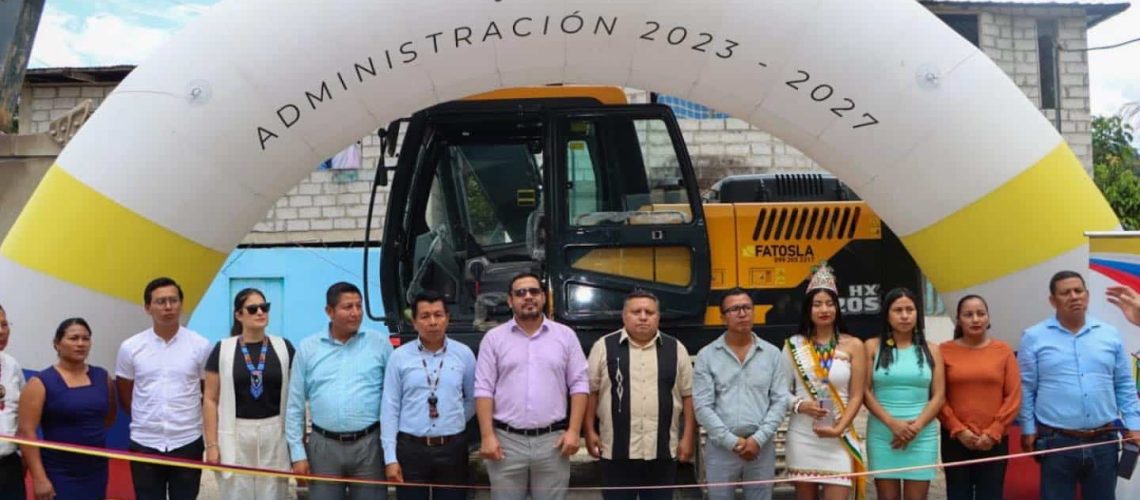 56 entrega de una excavadora parroquia tálag (14 de junio)