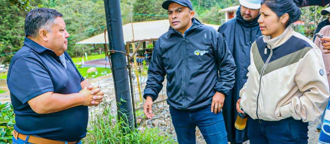 77 recorrido del prefecto de napo en cuyuja trabajo en territorio ante la emergencia (07 julio)