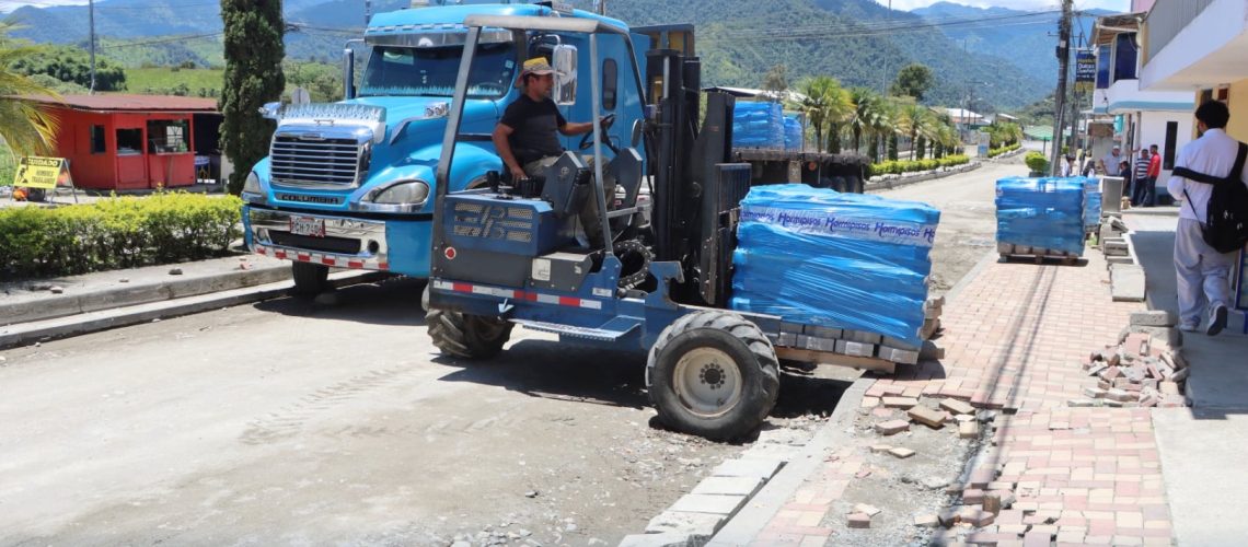 adoquinado vial en borja alcanza 65 de avance y mejora la conectividad urbana