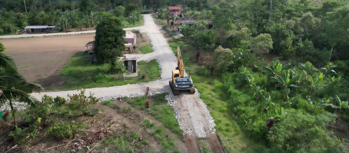 apertura y lastrado vial en la comunidad las carmelitas