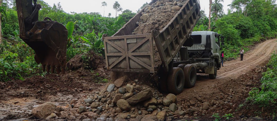 apertura y lastrado vial en wayusa loma fortalecen la conectividad de san agustín