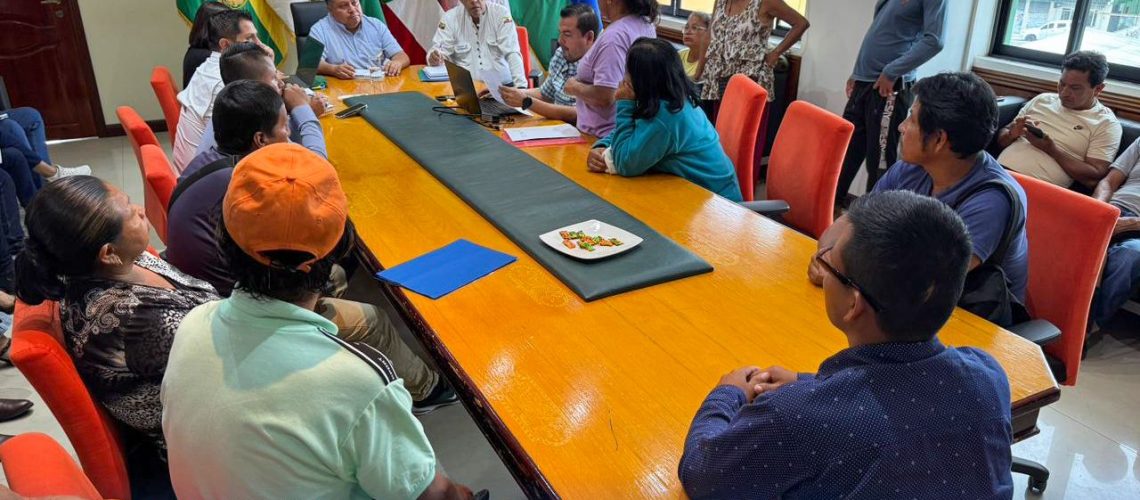 atención a delegaciones comunitarias y parroquiales – edificio principal de la prefectura de napo