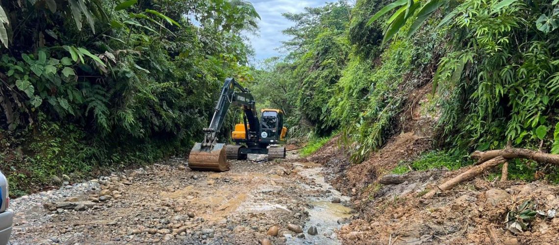 atención de derrumbe en la parroquia chonta punta