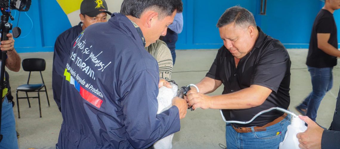 campaña de desparasitación y vitaminización bovina fortalece la ganadería en napo