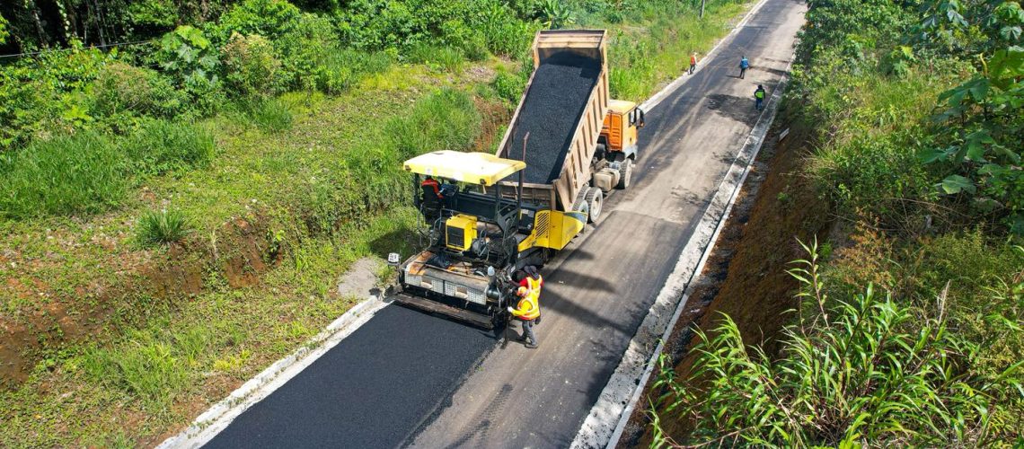 colocación de carpeta asfáltica en la vía troncal amazónica – papanku – mushuc llakta – galeras, parroquia hatun sumaku