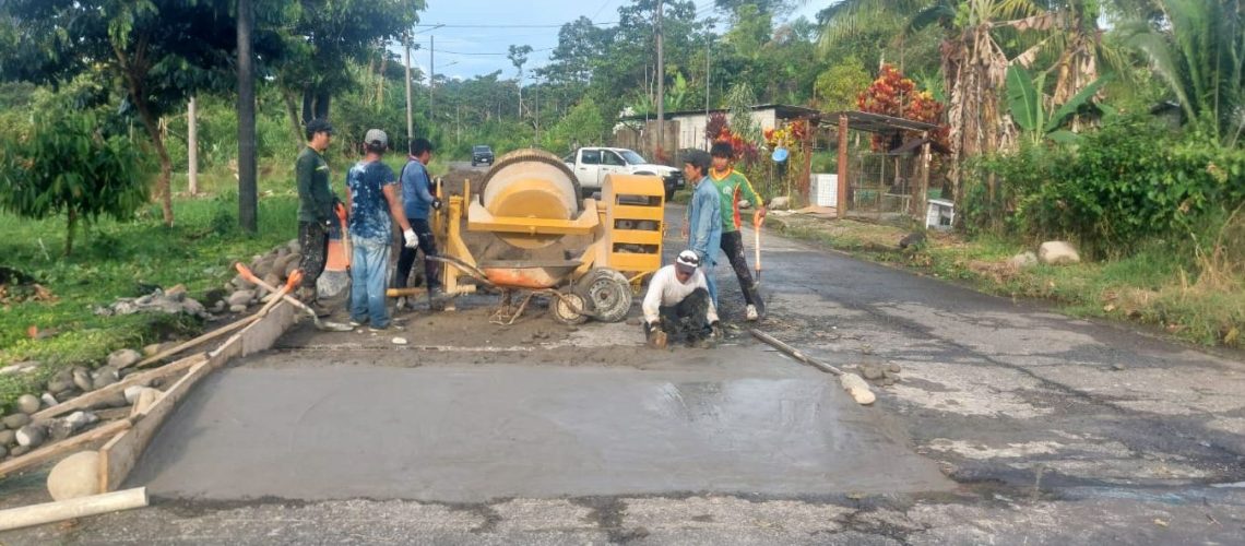 construcción de rompe velocidades en pano – sector uchukulin