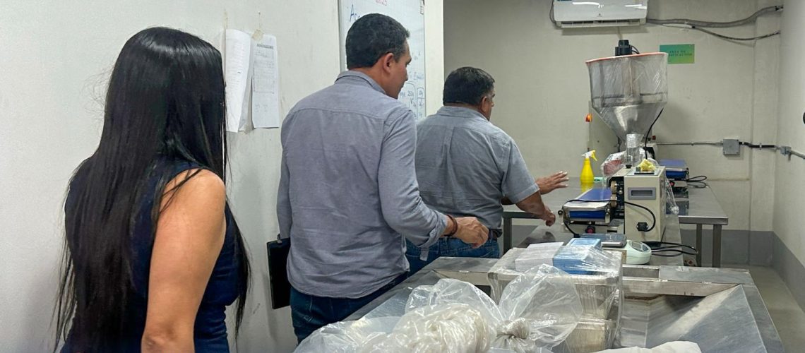 equipamiento a la asociación wiñak