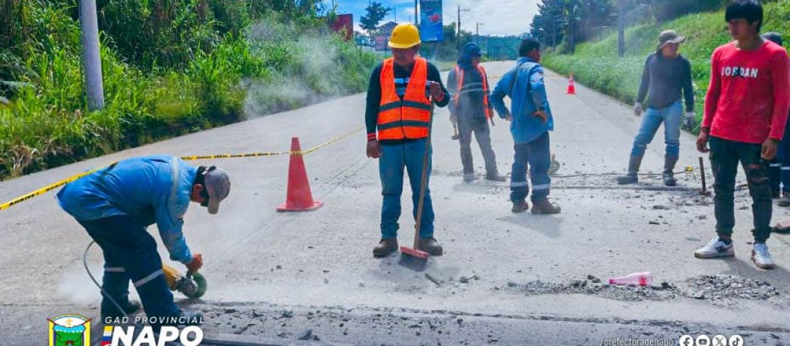 f construcción rompe velocidades recinto yawari archidona 3