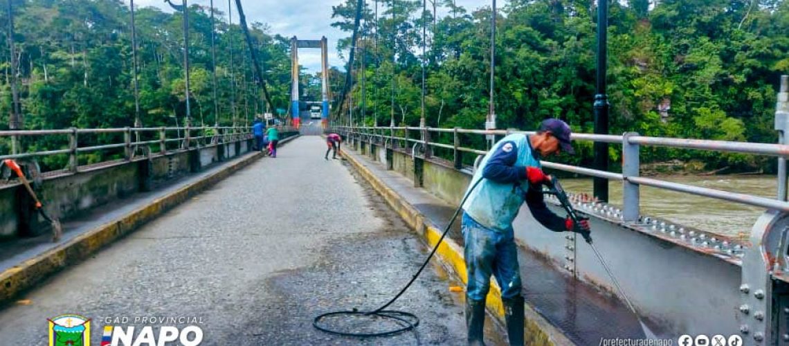 f limpieza mantenimiento puente antiguo pto napo 5