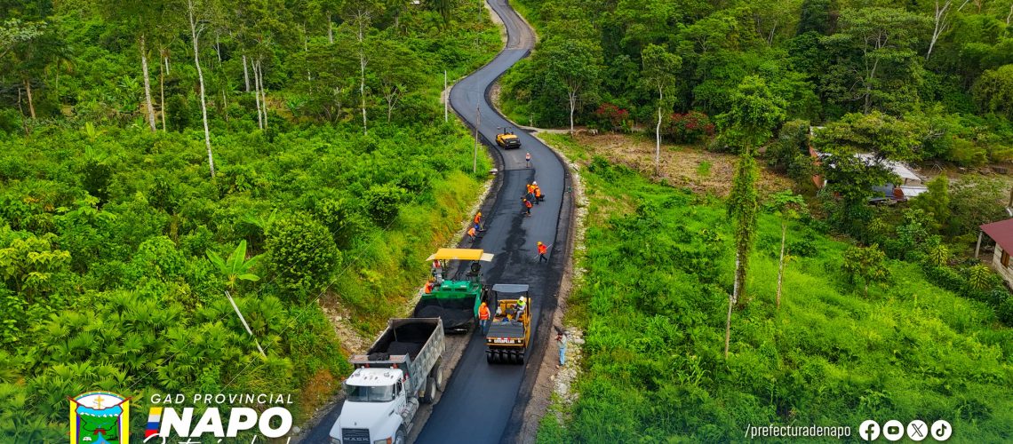 inicio del asfaltado de la vía las antenas – shinquipino, puerto napo y tena