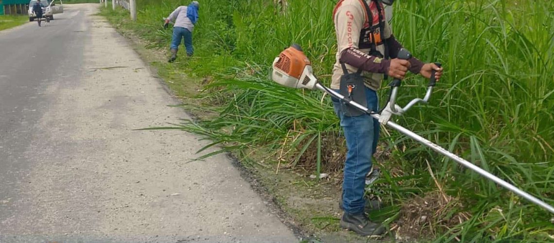 limpieza en la vía puni – bocana