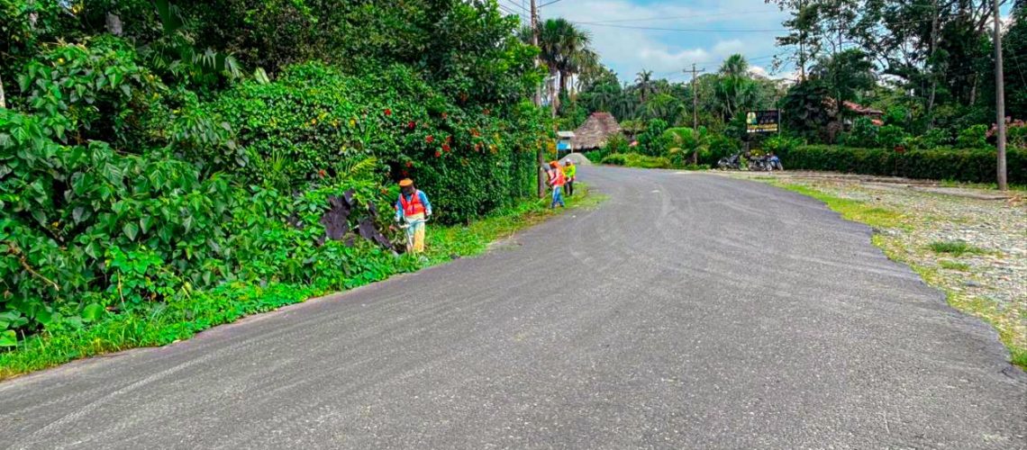 limpieza vial mejora la circulación en la “y” de ahuano – misahuallí