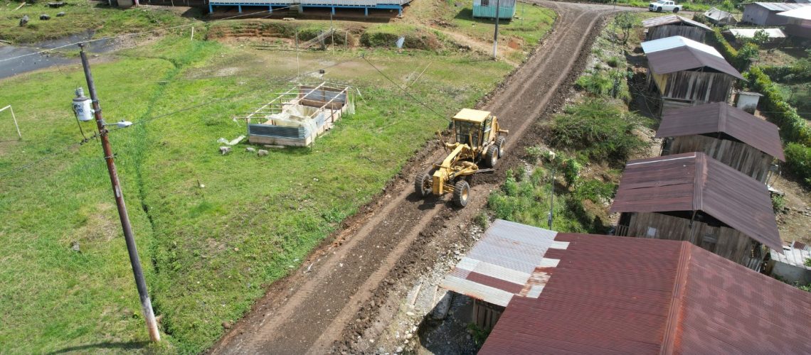 mantenimiento de más de 8 km de carretera comunidad tamia urku