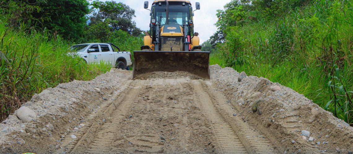 mantenimiento vial en la comunidad nueva esperanza – parroquia cotundo