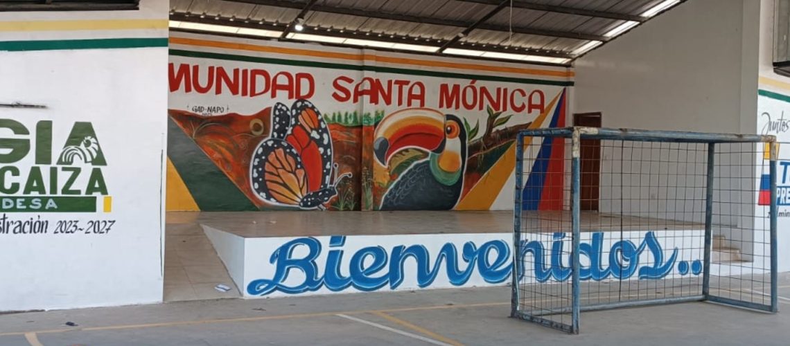 trabajos de pintura de la cancha cubierta en la comunidad de santa mónica