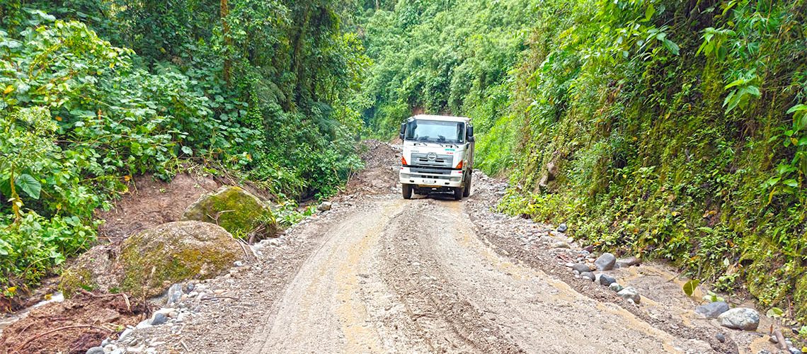 web apertura y lastrado de 520 metros en rio borja alto sumaco