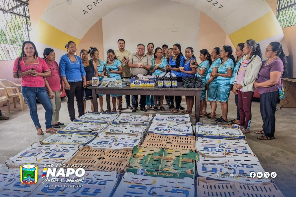 entrega de insumos avícolas – asociación de mujeres kichwas de rukullakta, archidona