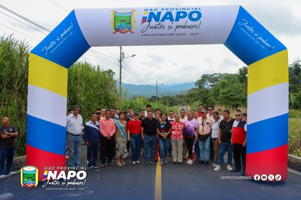 entrega de la primera etapa de asfaltado de la vía bajo shicama – cantón archidona