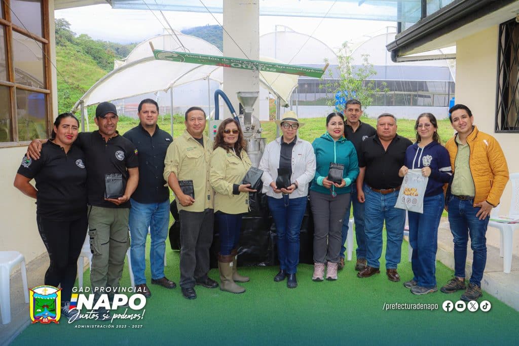 entrega de tostadora fortalece la producción cafetalera en el valle del quijos