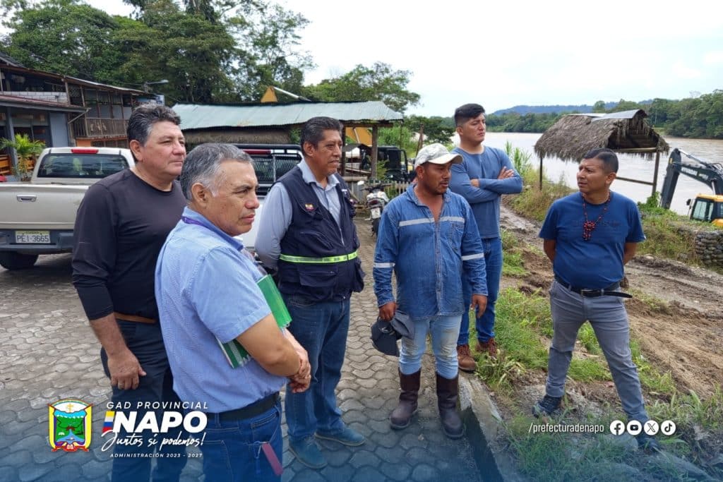 eunión de trabajo junto al gad parroquial de puerto napo y técnicos del ministerio de transporte y obras públicas