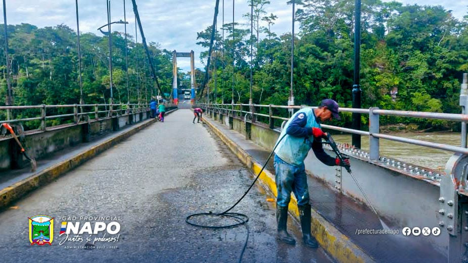 f limpieza mantenimiento puente antiguo pto napo 5