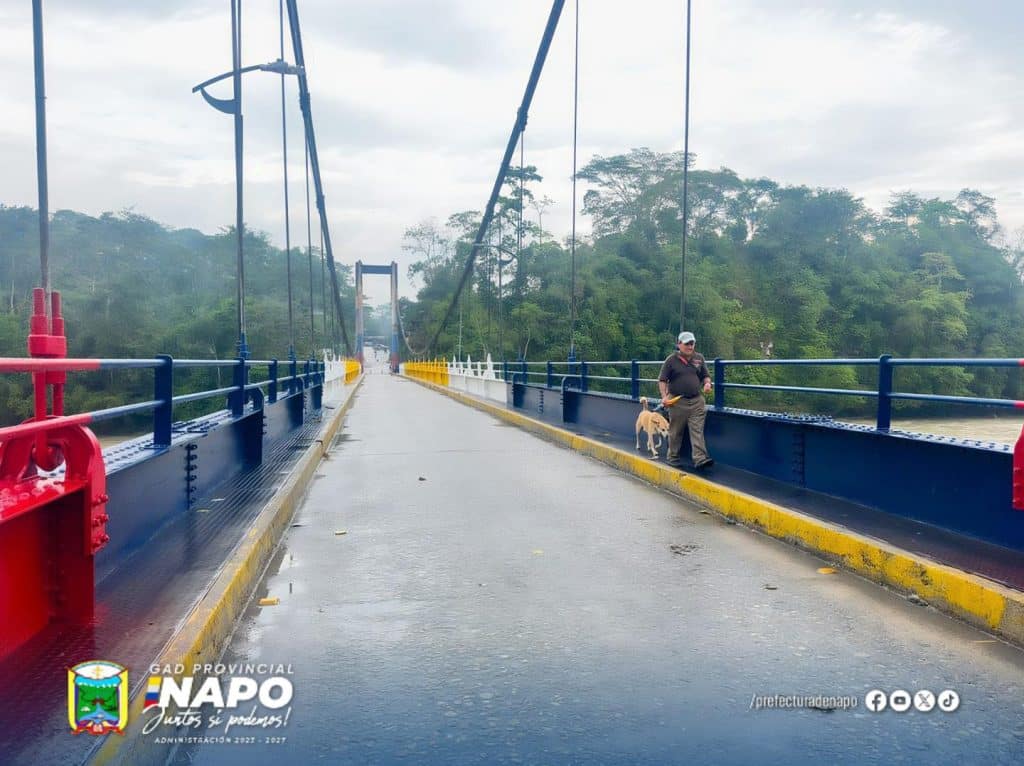 limpieza y pintura en el puente carrosable de la parroquia puerto napoxx