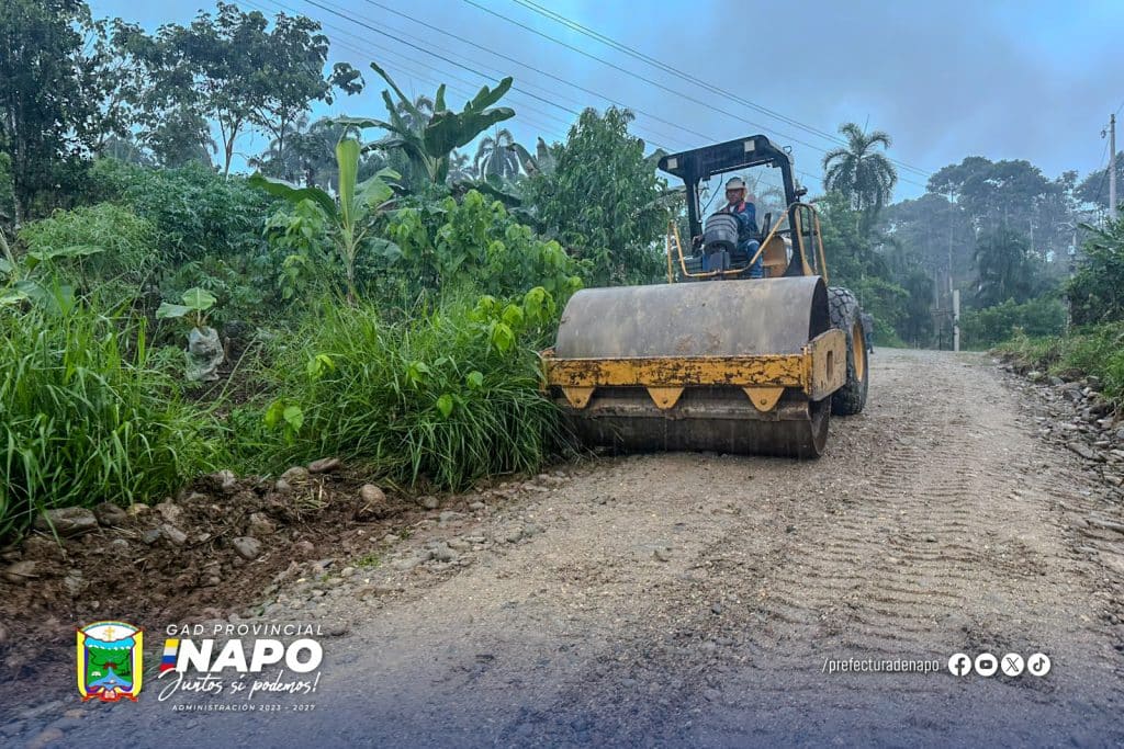 mantenimiento vial en el sector cóndor mirador mejora la movilidad en la zona