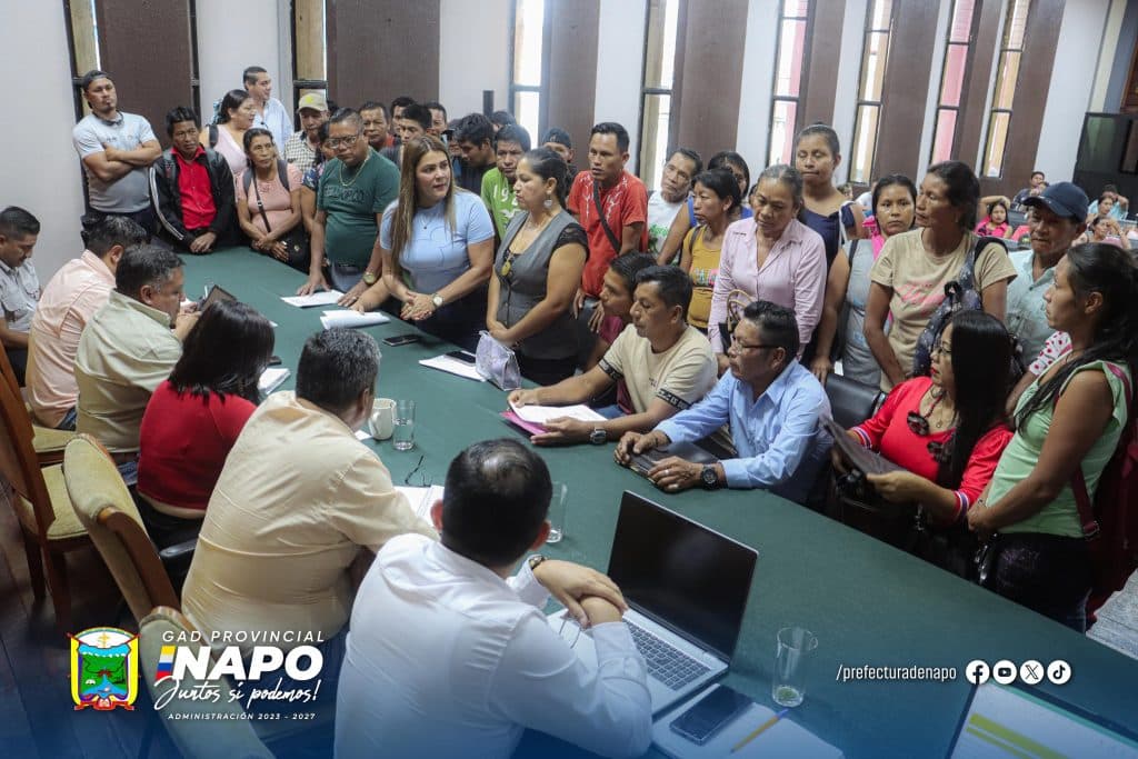 prefecto de napo atiende a delegaciones de comunidades y juntas parroquiales en audiencia pública