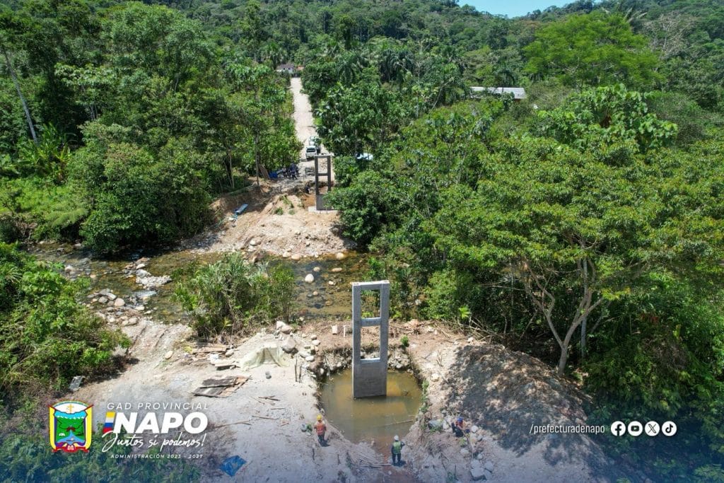 puente peatonal colgante de 36 metros de luz