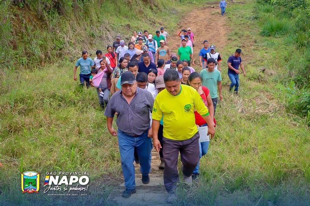 reunión de trabajo con comunidades de la parroquia hatun sumaku para fortalecer la conectividad vial