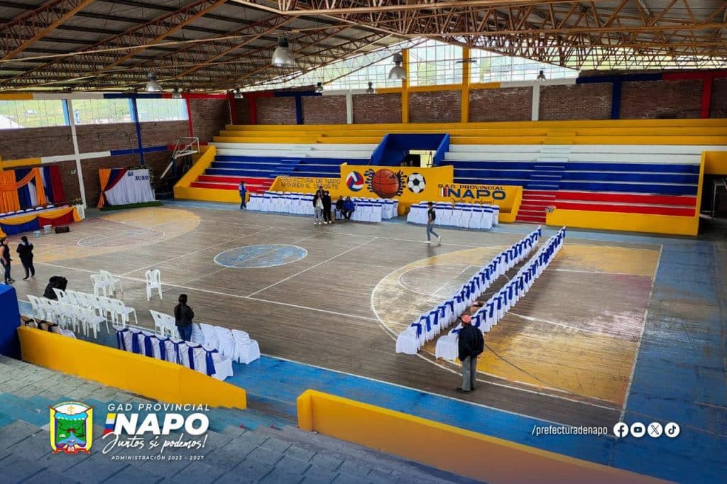 trabajos de pintura en el coliseo de baeza