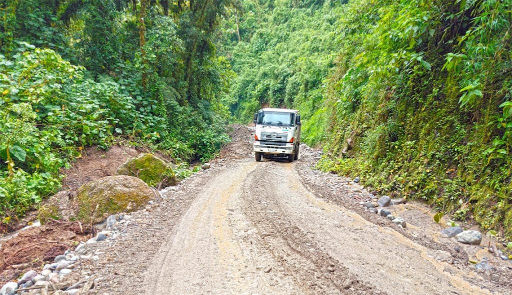 web apertura y lastrado de 520 metros en rio borja alto sumaco