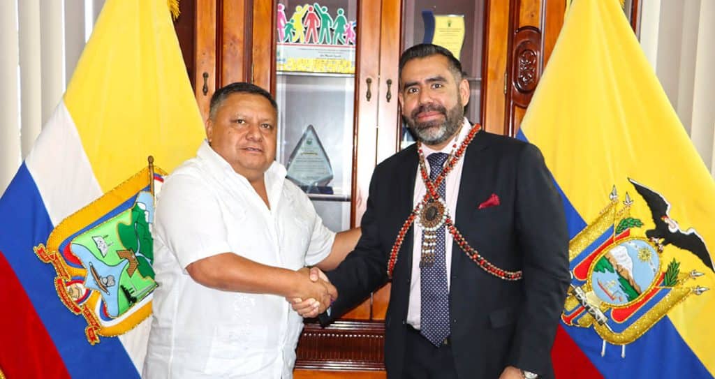 web2 visita del cunsul de peru